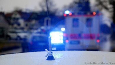Blaulicht und Rettungswagen bei Verkehrsunfall