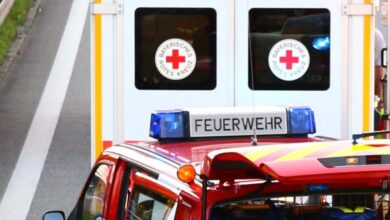 rettungswagen-und-feuerwehrfahrzeug
