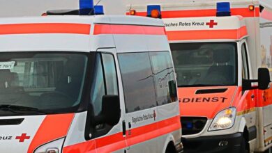 Rettungswagen und ein Krankentransporter