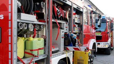 Mehrere Feuerwehrfahrzeuge im Einsatz