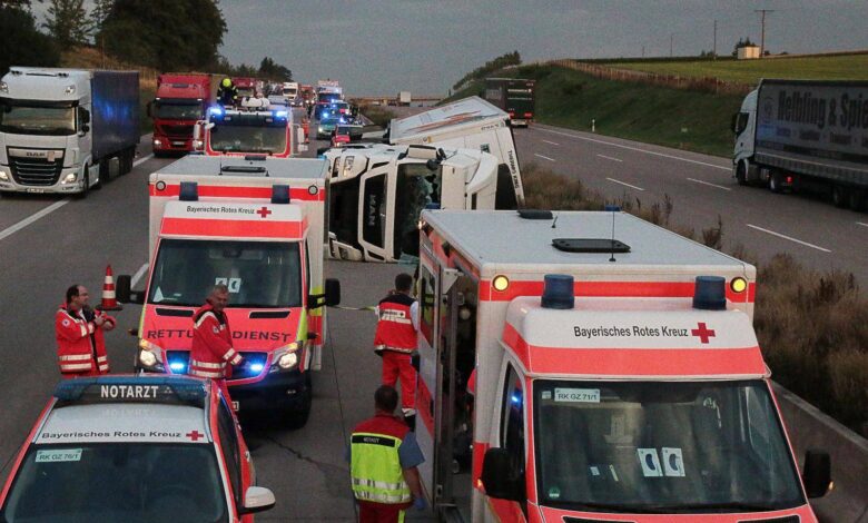 Verkehrsunfall LKW auf A8 zwischen Guenzburg-Burgau