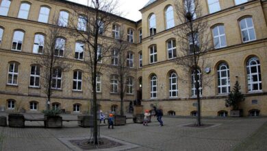 Kinder in Schulhof
