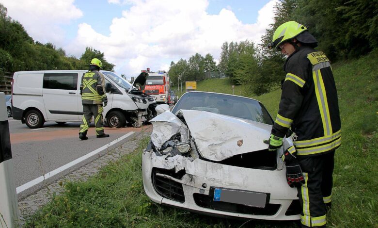 Verkehrsunfall mit Porsche Cabrio in Günzburg
