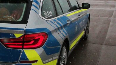 Polizeifahrzeug Schneefall