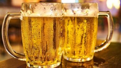 Zwei Bier Gläser