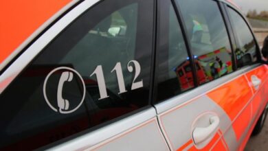 Einsatzfahrzeug Rettungswagen Feuerwehrmann