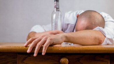 Mann betrunken Alkohol