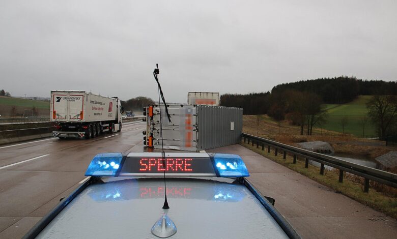 Unfall A8 Guenzburg-Burgau 10032020 13
