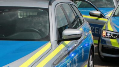 mehrere Polizeifahrzeuge-im-Einsatz