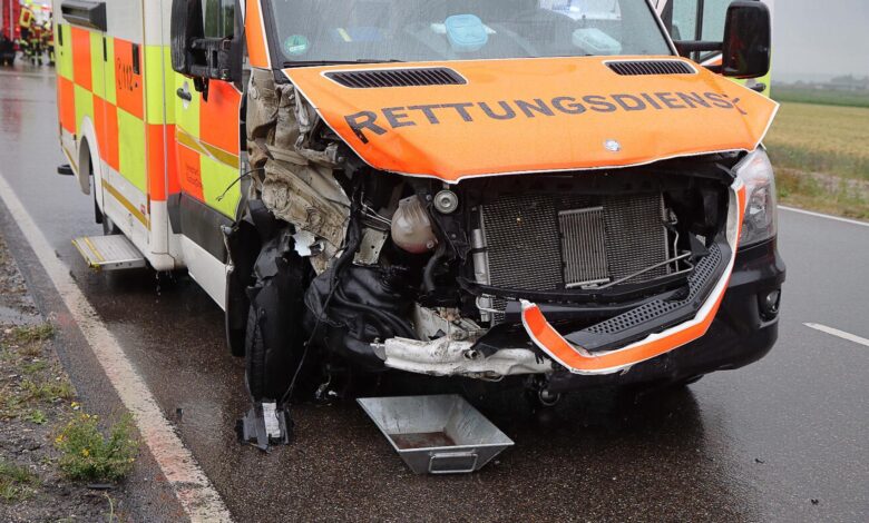 Unfall ST2025 Jettingen-Scheppach Roefingen Rettungswagen 16072020 2