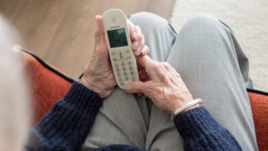 Frau mit Telefon