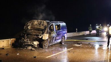 Unfall B10 Pkw brennt 13122020 2