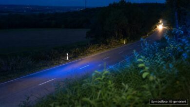 KI-generiertes Symbolfoto zu Verkehrsunfall bei Geislingen an der Steige
