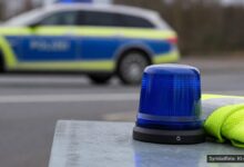 KI-generiertes Symbolfoto zu Verkehrsunfall bei Laupheim