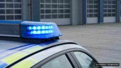 KI-generiertes Symbolfoto zu Verkehrsunfall unter Alkoholeinfluss bei Kissing