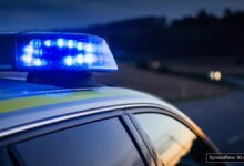 KI-generiertes Symbolfoto zu Verkehrsunfall mit Unfallflucht bei Hiltenfingen