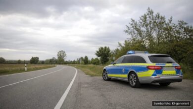 KI-generiertes Symbolfoto zu Verkehrsunfall bei Ulm, Univiertel