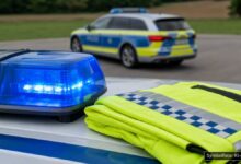 KI-generiertes Symbolfoto zu Verkehrsunfall bei Scheppach (Jettingen-Scheppach)