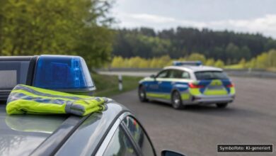 KI-generiertes Symbolfoto zu Verkehrsunfall bei Göppingen