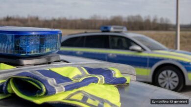 KI-generiertes Symbolfoto zu Verkehrsunfall bei Laichingen