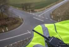 KI-generiertes Symbolfoto zu Verkehrsunfall bei Riedbergpass zwischen Obermaiselstein und Balderschwang