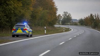 KI-generiertes Symbolfoto zu Verkehrsunfall bei B28 bei Senden