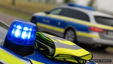 KI-generiertes Symbolfoto zu Verkehrsunfall bei Gerstetten
