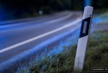 KI-generiertes Symbolfoto zu Verkehrsunfall bei Langenau