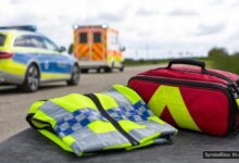 KI-generiertes Symbolfoto zu Verkehrsunfall bei Burgau