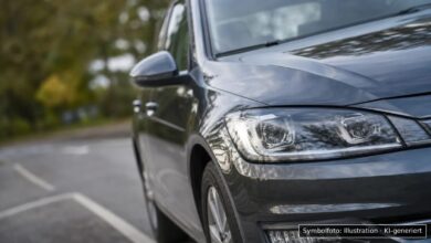 KI-generiertes Symbolfoto zu Verkehrsunfall nach Flucht vor Verkehrskontrolle bei Pasing-Obermenzing, München