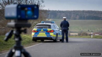 KI-generiertes Symbolfoto zu Verkehrsunfall bei Aichach