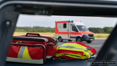 KI-generiertes Symbolfoto zu Verkehrsunfall bei Igensdorf, Landkreis Forchheim