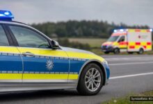 KI-generiertes Symbolfoto zu Tödlicher Verkehrsunfall bei Eckental-Brand, Landkreis Erlangen-Höchstadt