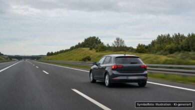 KI-generiertes Symbolfoto zu Verkehrsunfall mit Unfallflucht bei A8 zwischen Augsburg-Ost und Friedberg, Fahrtrichtung München