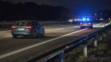 KI-generiertes Symbolfoto zu Verkehrsunfall bei A8, Anschlussstelle Wendlingen