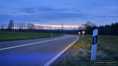 KI-generiertes Symbolfoto zu Verkehrsunfall bei Buchloe