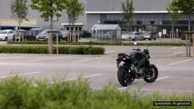 KI-generiertes Symbolfoto zu Verkehrsunfall bei Asbach-Bäumenheim