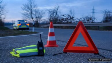 KI-generiertes Symbolfoto zu Verkehrsunfall mit Unfallflucht bei Auchsesheim, Donauwörth