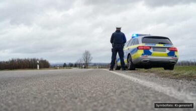 KI-generiertes Symbolfoto zu Verkehrsunfall bei Uhingen