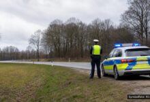 KI-generiertes Symbolfoto zu Verkehrsunfall mit Unfallflucht bei Göggingen, Augsburg