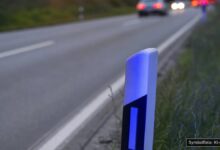 KI-generiertes Symbolfoto zu Verkehrsunfall bei Asbach-Bäumenheim