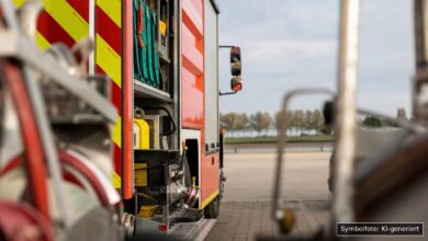 KI-generiertes Symbolfoto zu Fahrzeugbrand bei Augsburg, Innenstadt