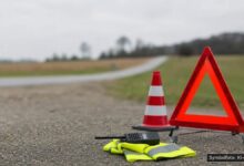 KI-generiertes Symbolfoto zu Verkehrsunfall bei Inchenhofen