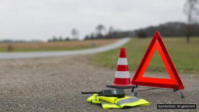 KI-generiertes Symbolfoto zu Verkehrsunfall bei Inchenhofen