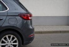 KI-generiertes Symbolfoto zu Verkehrsunfall bei Donauwörth