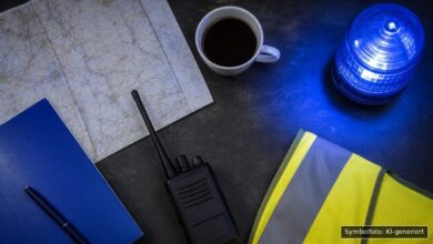 KI-generiertes Symbolfoto zu Verkehrsunfall bei Wemding