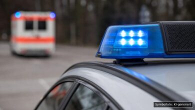 KI-generiertes Symbolfoto zu Verkehrsunfall bei Blaustein