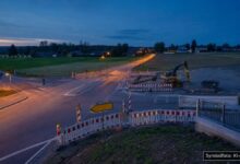 KI-generiertes Symbolfoto zu Straßenbau/Verkehrsbehinderung bei Oberroth