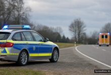 KI-generiertes Symbolfoto zu Verkehrsunfall bei B300 bei Kühbach Süd, Aichach