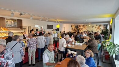 Beitragsbild zu Erstes Seniorencafé in Günzburg: Mehr als 75 Gäste kommen ins Café Morlock